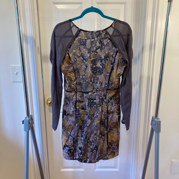St. Martins silk print dress with sheer sleeves.  Size 6 - Picture 4 of 6